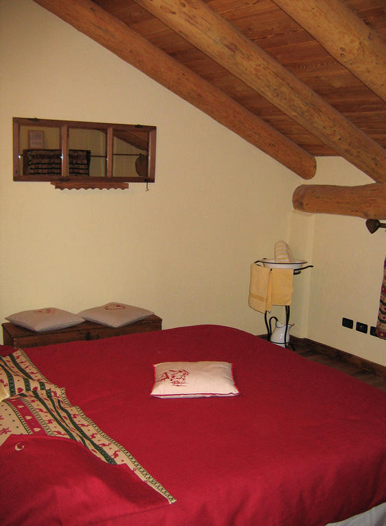 Bed and Breakfast Les Chevreuils Introd Pokoj fotografie
